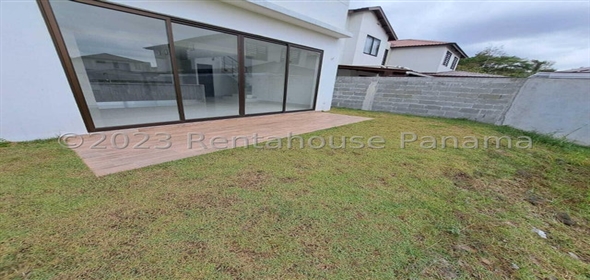 Costa Verde, Conjunto Residencial River View Panama City Panamá Province, 07001 | Stunning House - Hermosa Casa en Costa Verde