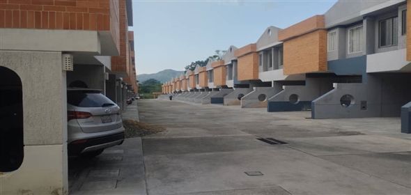 Residencias Santa Cruz San Diego Carabobo, 2006 | Exclusive Townhouse - Townhouse en San Diego