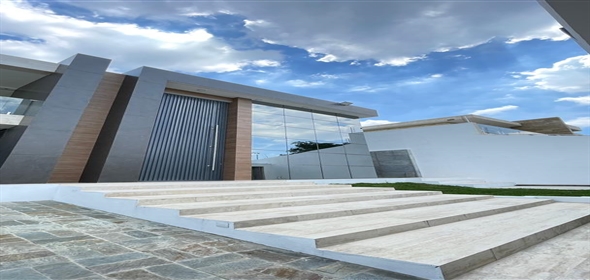 Terrazas del Country Valencia Carabobo, 2001 | Avant-Garde Two-Story Home - Quinta en Terrazas del Country