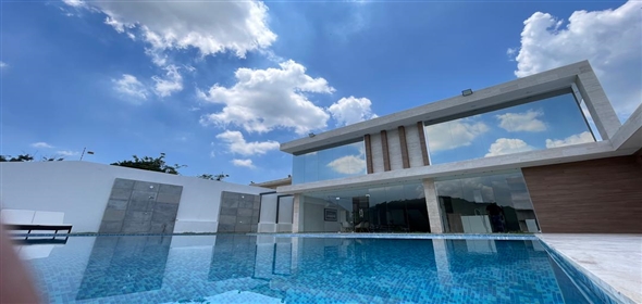 Terrazas del Country Valencia Carabobo, 2001 | Avant-Garde Two-Story Home - Quinta en Terrazas del Country