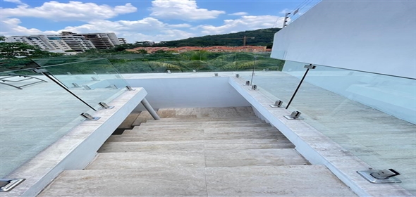 Terrazas del Country Valencia Carabobo, 2001 | Avant-Garde Two-Story Home - Quinta en Terrazas del Country