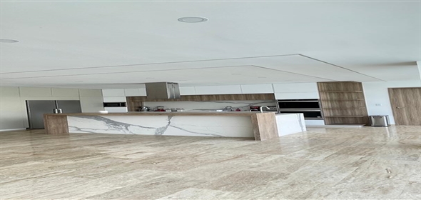 Terrazas del Country Valencia Carabobo, 2001 | Avant-Garde Two-Story Home - Quinta en Terrazas del Country