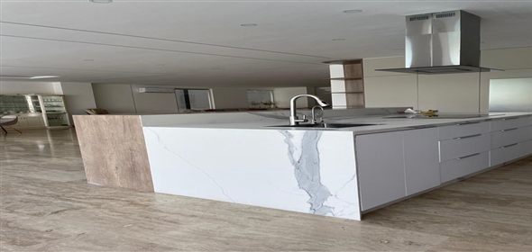 Terrazas del Country Valencia Carabobo, 2001 | Avant-Garde Two-Story Home - Quinta en Terrazas del Country