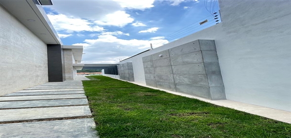 Terrazas del Country Valencia Carabobo, 2001 | Avant-Garde Two-Story Home - Quinta en Terrazas del Country