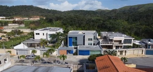 Altos de Guataparo Valencia Carabobo, 2001 | Exclusive BrandNew House - Casa Nueva en Altos de Guataparo