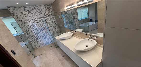 Casup0 Garden Valencia Carabobo, 2001 | Exclusive Apartment in Casupo Garden