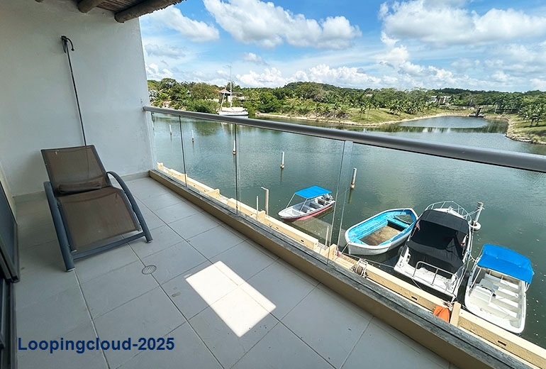 Fabulous nautical townhouse
