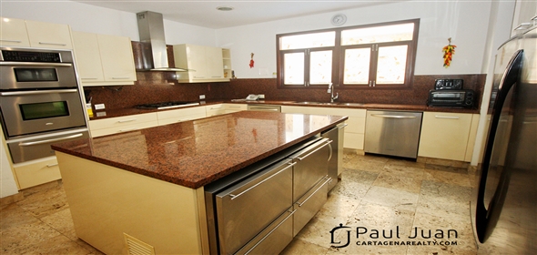 Tejadillo Street # 38-64.  Bolivar, 130001 | Majestic colonial ambiance apartment