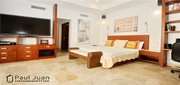 Tejadillo Street # 38-64.  Bolivar, 130001 | Majestic colonial ambiance apartment