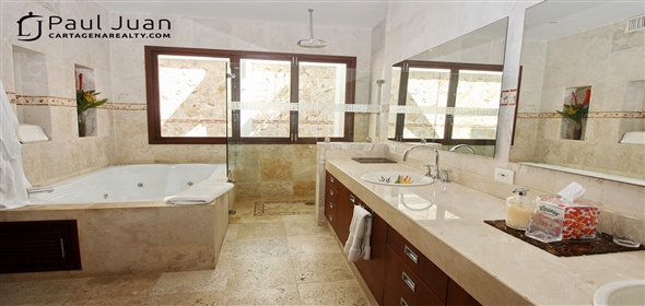 Tejadillo Street # 38-64.  Bolivar, 130001 | Majestic colonial ambiance apartment