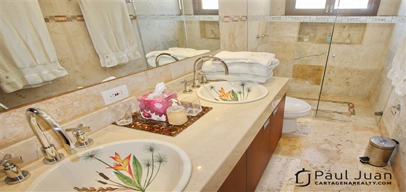 Tejadillo Street # 38-64.  Bolivar, 130001 | Majestic colonial ambiance apartment