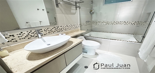 corner of Malecon Avenue and 5th St..  Bolivar, 130001 | Beautiful apartment