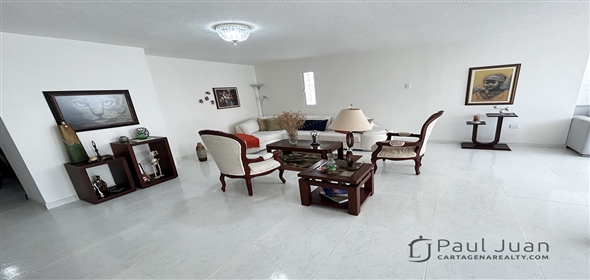 2nd Avenue # 8-75.  Bolivar, 130001 | Spacious residential apartment