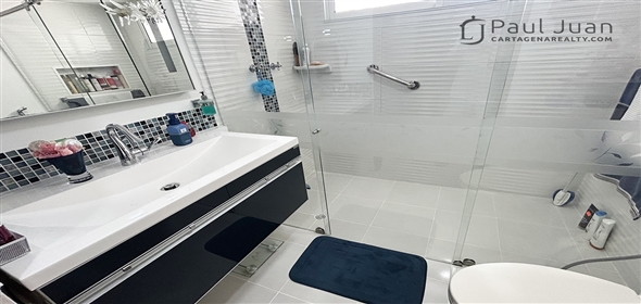 2nd Avenue # 8-75.  Bolivar, 130001 | Spacious residential apartment