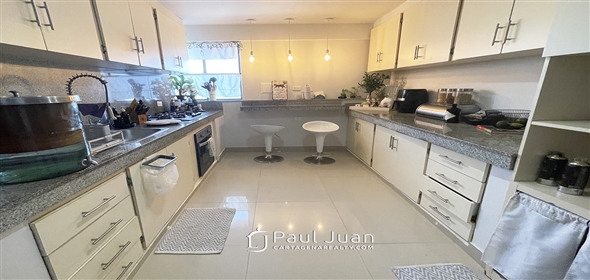 Corner of 4th Street and 5th Avenue.  Bolivar, 130001 | Nice two-story apartment