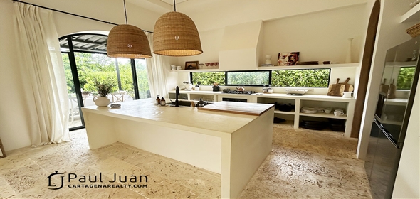 Road to Colegio Britanico.  Bolivar, 130001 | Fabulous house