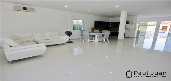 Road to Colegio Britanico.  Bolivar, 130001 | Fabulous two-story house,