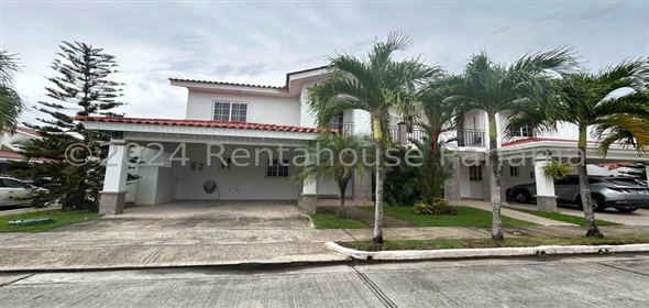Quintas de Versalles Avenida Costanera D14 Panama City Panamá Province, 07127 | Incredible Single Family Home