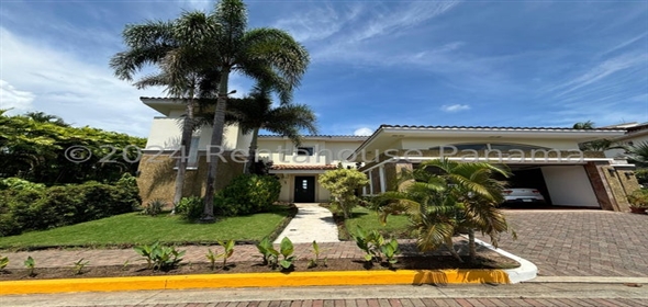 Tucan Country Club Calle Champions Hights 59-A Panama City Panamá Province, 07127 | Modern and Spacious House in Panamá Pacífico