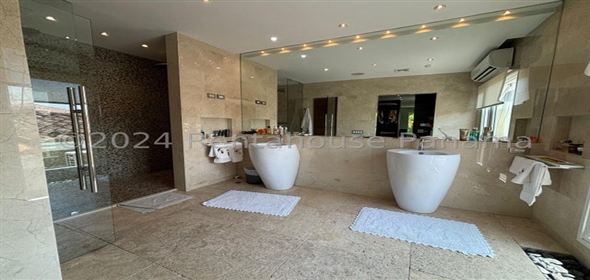 Tucan Country Club Calle Champions Hights 59-A Panama City Panamá Province, 07127 | Modern and Spacious House in Panamá Pacífico