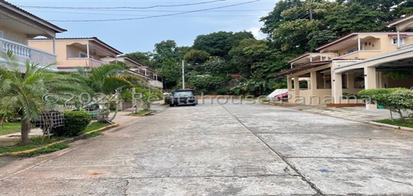 Pacific Place Avenida Pedregal Calle Ismael Casa 25 Panama City Panamá Province, 07127 | Exclusive Home in Sector Juan Diaz