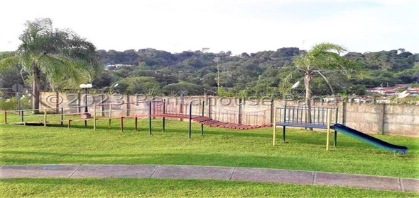 Vistas del Rocío Calle 14 Torre 1 4F Panama City Panamá Province, 07210 | Renovated Apartment in PH Vistas del Rocío