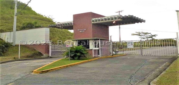 Vistas del Rocío Calle 14 Torre 1 4F Panama City Panamá Province, 07210 | Renovated Apartment in PH Vistas del Rocío