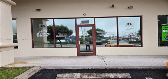 2835 N Military Trl West Palm Beach Florida, 33409 | Spectacular retail space