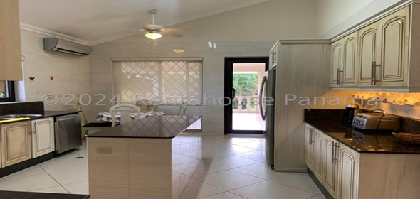 Club de Golf Avenida Camino de los Caballeros Lote 104 Panama City Panamá Province, 07127 | Exclusive House in Club de Golf