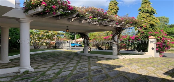 Club de Golf Avenida Camino de los Caballeros Lote 104 Panama City Panamá Province, 07127 | Exclusive House in Club de Golf