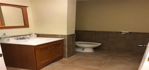 3418 N Ocean Blvd # upstairs Fort Lauderdale Florida, 33308 | Beautiful  Office