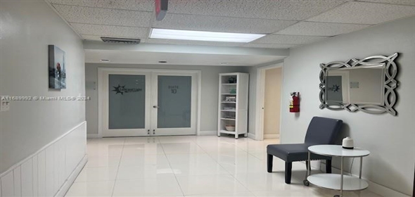 3213 N Ocean Blvd N Ocean Blvd # 1 Fort Lauderdale Florida, 33308 | Spacious and bright retail space