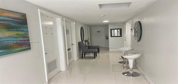 3213 N Ocean Blvd N Ocean Blvd # 1 Fort Lauderdale Florida, 33308 | Spacious and bright retail space