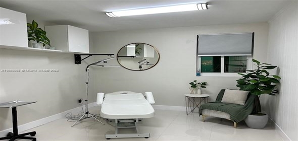 3213 N Ocean Blvd N Ocean Blvd # 1 Fort Lauderdale Florida, 33308 | Spacious and bright retail space