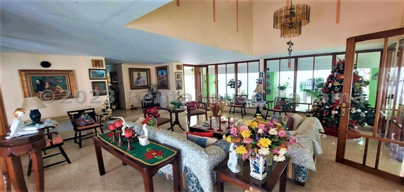 Casa Calle Mar Mediterráneo 22B Panama City Panamá Province, 07115 | Exclusive House - Hermosa Casa en La Alameda