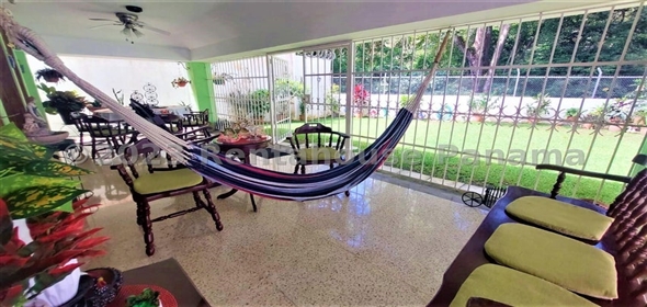 Casa Calle Mar Mediterráneo 22B Panama City Panamá Province, 07115 | Exclusive House - Hermosa Casa en La Alameda