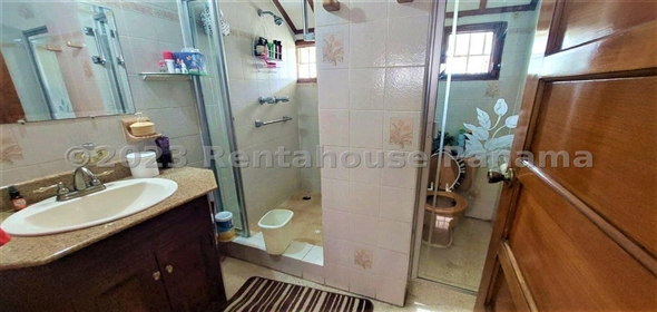 Casa Calle Mar Mediterráneo 22B Panama City Panamá Province, 07115 | Exclusive House - Hermosa Casa en La Alameda