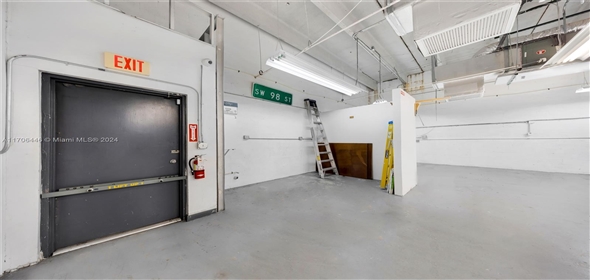 2691 W 76th St # 16 Hialeah Florida, 33016 | Beautiful Warehouse