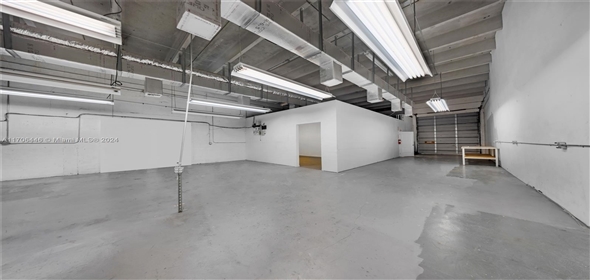 2691 W 76th St # 16 Hialeah Florida, 33016 | Beautiful Warehouse