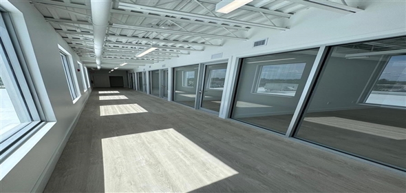 645 NE 125th St North Miami Florida, 33161 | Spacious and bright retail space