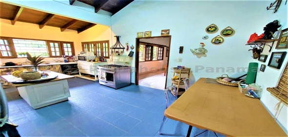 Casa Calle Sergio González Ruiz 2126 Panama City Panamá Province, 07104 | Splendid Family House - Hermosa Casa en Las Cumbres