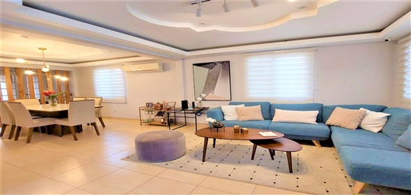 Quintas Reales Avenida María Henríquez 101 Panama City Panamá Province, 07104 | Single family home