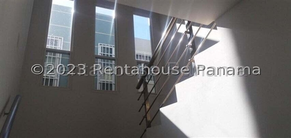 Alpes Calle 2 B124 Panama City Panamá Province, 07127 | Exclusive Townhouse - Hermosa casa en Brisas del Golf