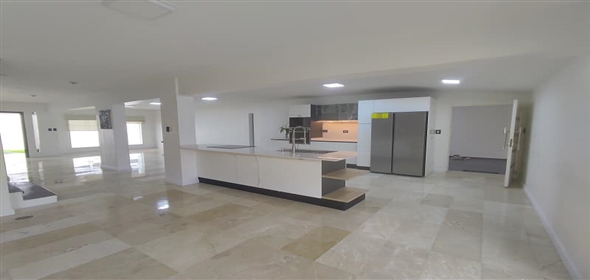 Urb. La Trigaleña, Lower Area Valencia Carabobo, 2001 | Two-Level House for Sale, Urb. La Trigaleña