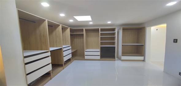 Urb. La Trigaleña, Lower Area Valencia Carabobo, 2001 | Two-Level House for Sale, Urb. La Trigaleña