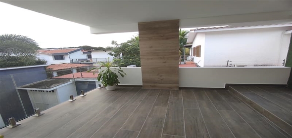 Urb. La Trigaleña, Lower Area Valencia Carabobo, 2001 | Two-Level House for Sale, Urb. La Trigaleña