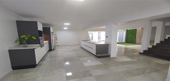 Urb. La Trigaleña, Lower Area Valencia Carabobo, 2001 | Two-Level House for Sale, Urb. La Trigaleña