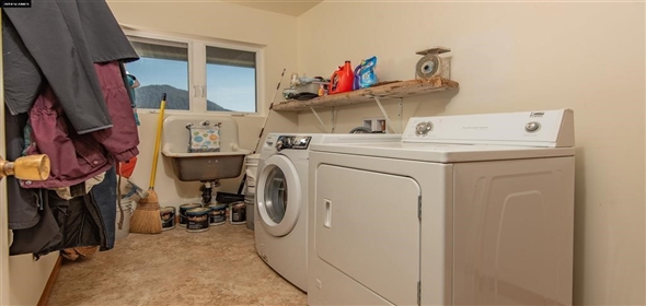 2556 Tongass Narrows Ketchikan Alaska, 99901 | Exclusive Family Home