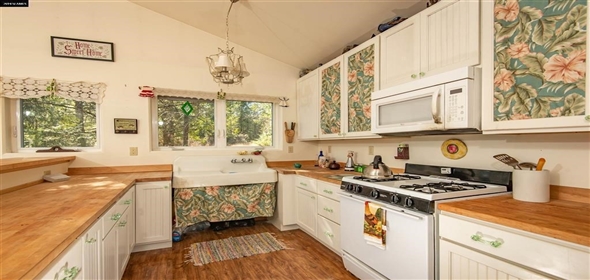 2556 Tongass Narrows Ketchikan Alaska, 99901 | Exclusive Family Home