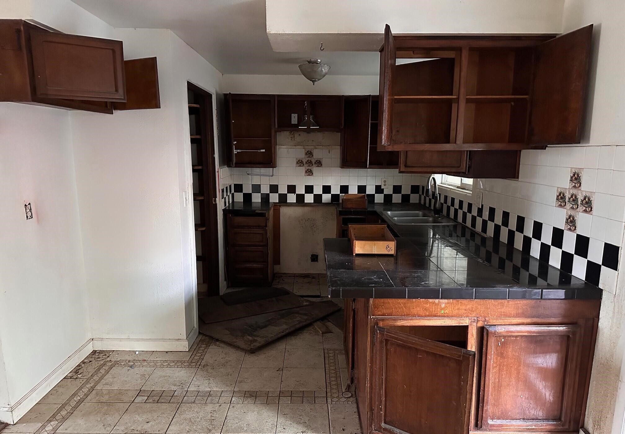 Convenient Single Family House